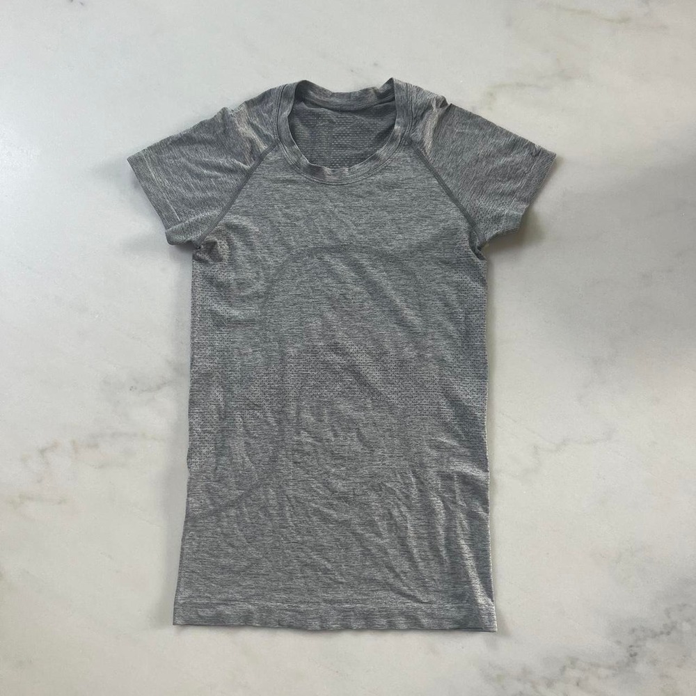 Lululemon Swiftly Tech Short Sleeve 2.0 Grey Athletic Shirt Size 4